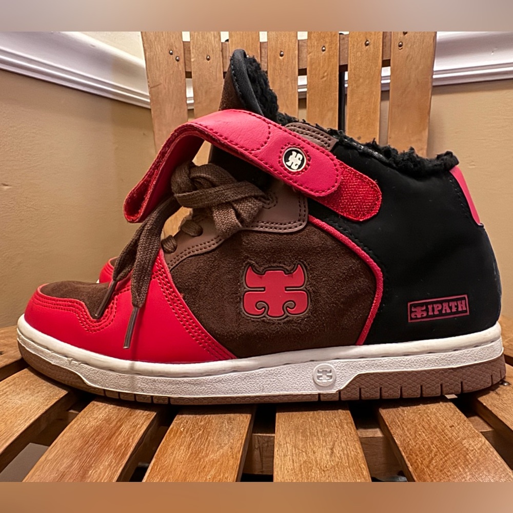 I-Path Grasshopper. Never released colorway. Excellent condition.